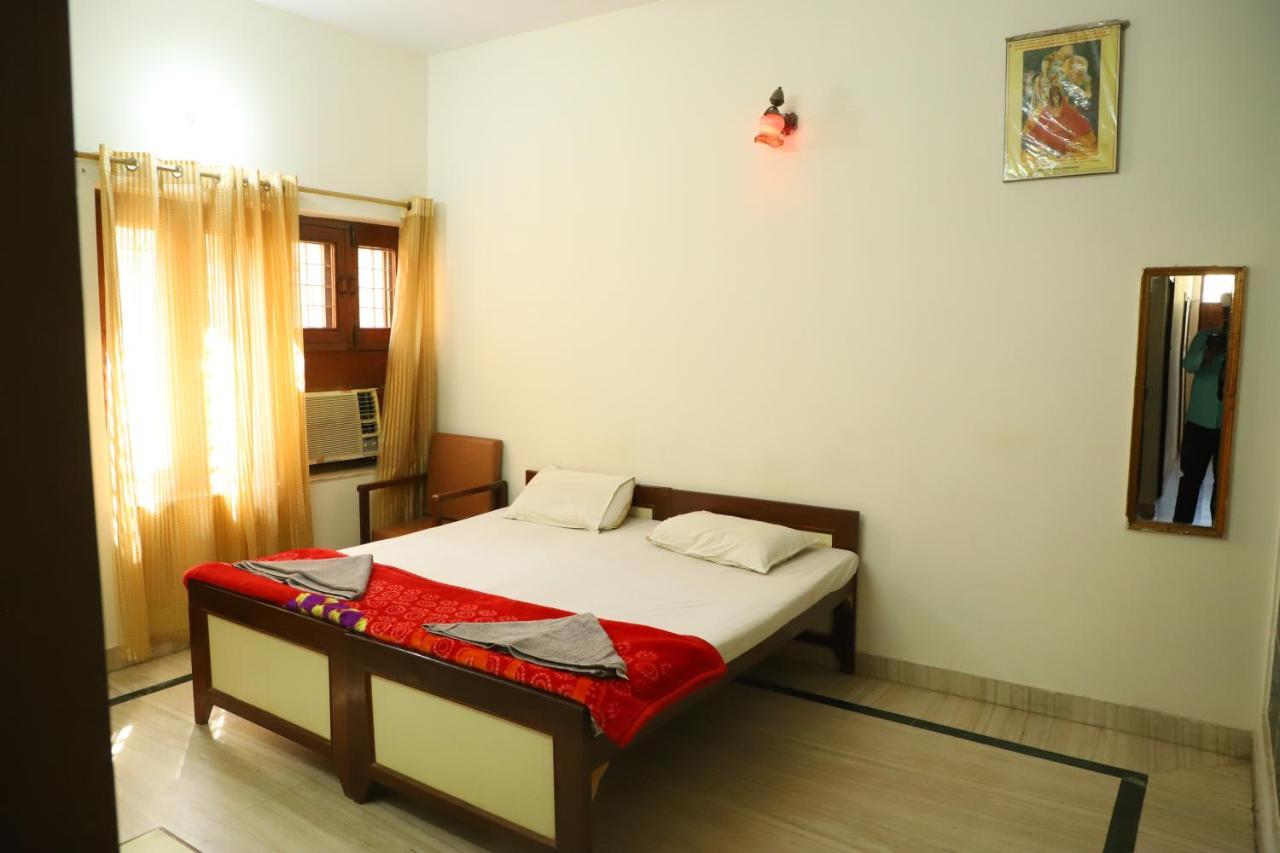 Shri Shri Radha Shyam Palace * Vrindavan