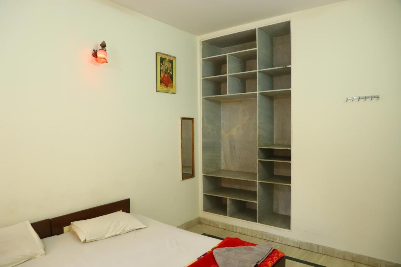 Shri Shri Radha Shyam Palace * Vrindavan