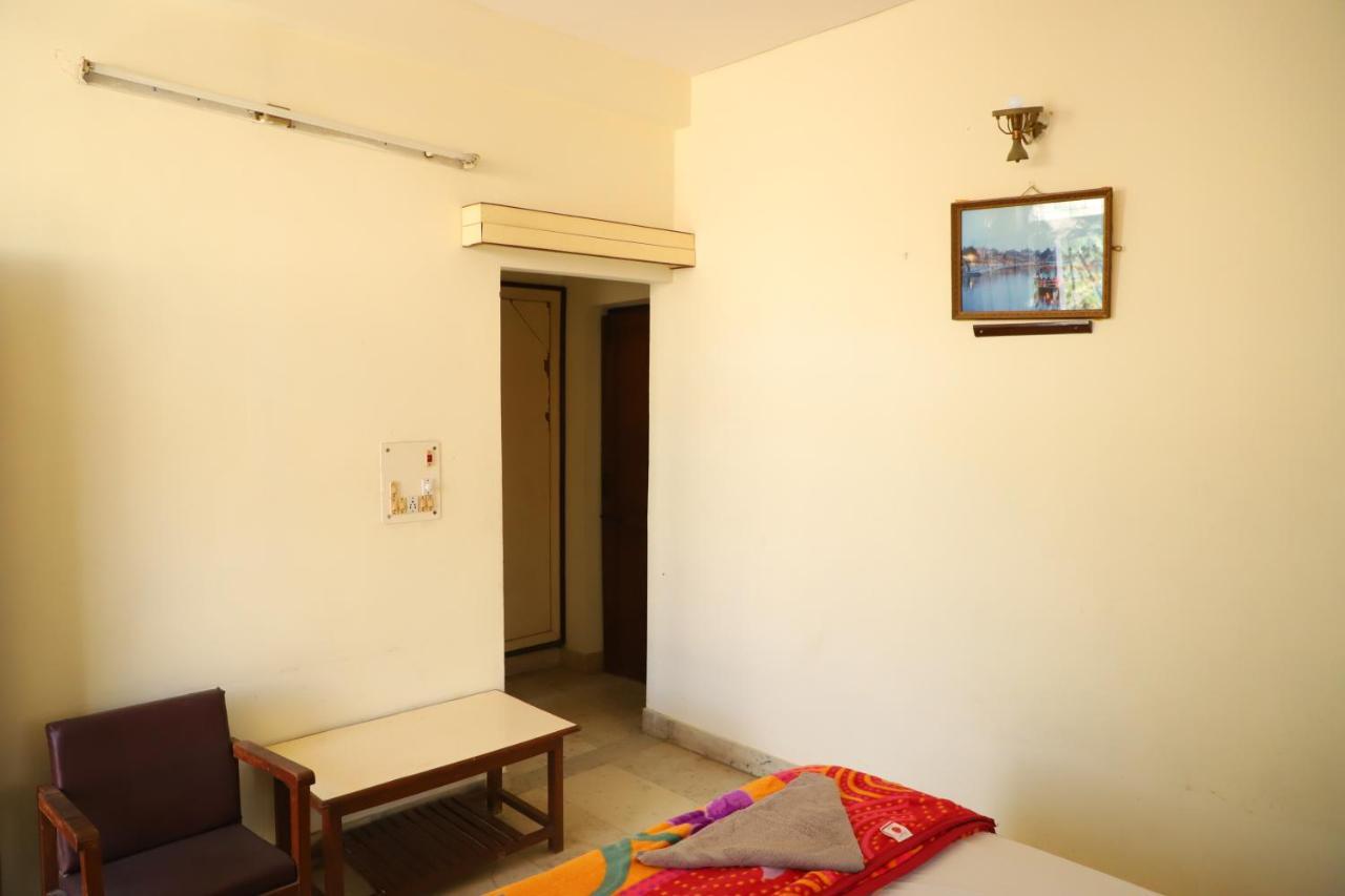 Guest house Shri Shri Radha Shyam Palace Vrindavan
